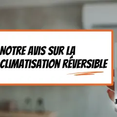 Notre avis sur la climatisation réversible : optimisez votre consommation pour un confort durable. Une main tient une télécommande.