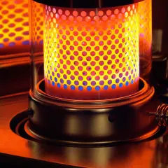 Chauffage au pétrole : flammes vives et bleues dans un cylindre perforé. Un appareil qui réchauffe, mais quels sont ses avantages et inconvénients ?