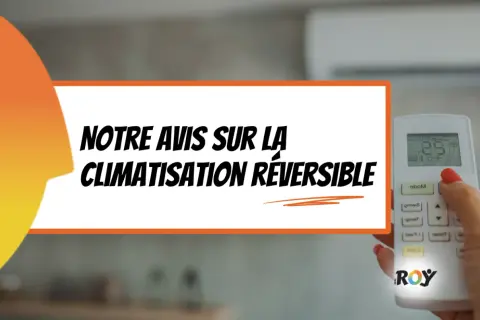 Notre avis sur la climatisation réversible : optimisez votre consommation pour un confort durable. Une main tient une télécommande.