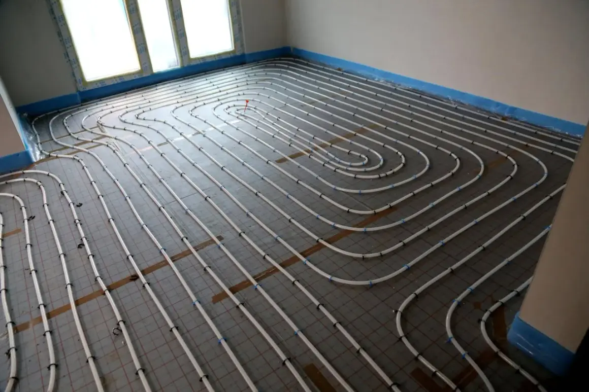 Installation de tubes pour plancher chauffant, une étape clé pour un confort thermique optimal et une réduction du cout plancher chauffant.