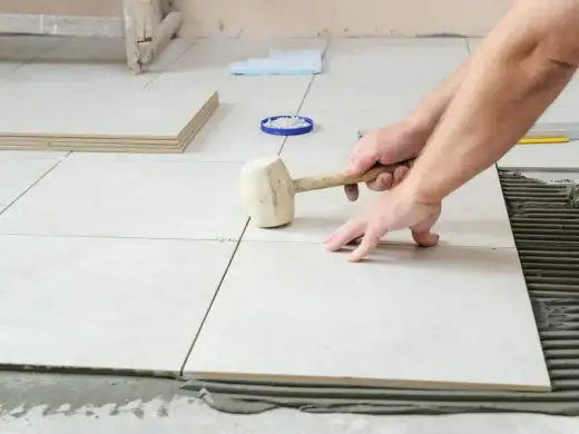Poser du carrelage au sol - Le guide complet pour un résultat durable
